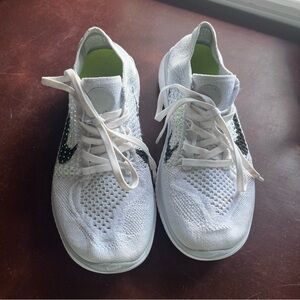 Women’s Nike free size 6